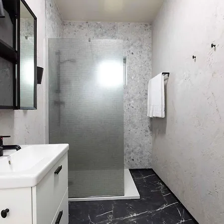 With Pool In Krk-insel Krk 45773 Appartement