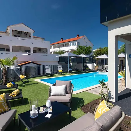 With Pool In Krk-insel Krk 45773 Appartement