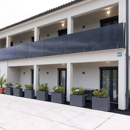 Appartement With Pool In Krk-insel Krk 45773