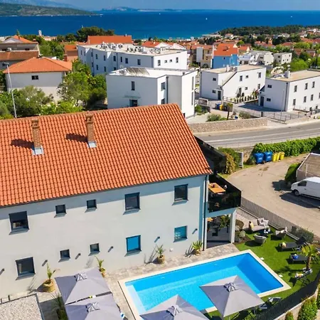 With Pool In Krk-insel Krk 45773 Appartement